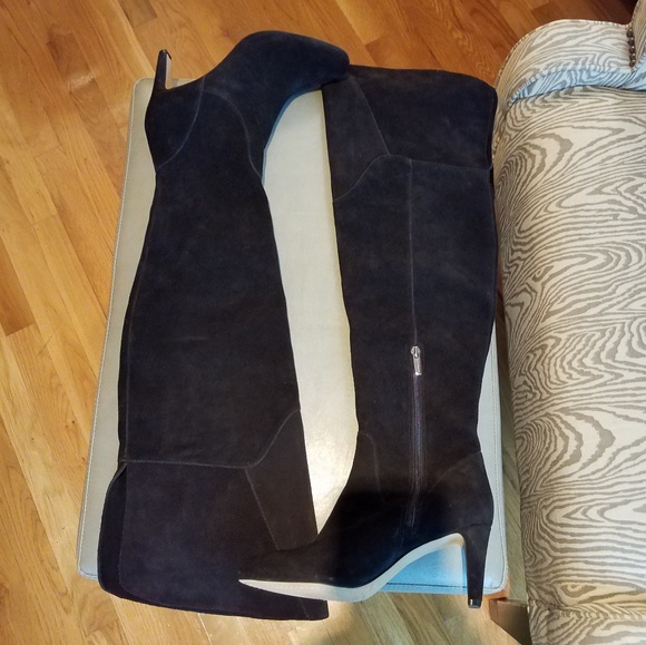 LAST PAIR - 55% OFF! Over the Knee Suede Boot - Picture 5 of 8